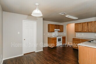 4042 Regal Rose in San Antonio, TX - Building Photo - Building Photo