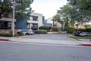 4295 Vía Arbolada in Los Angeles, CA - Building Photo