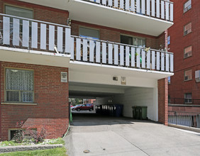 Princess Apartments in Hamilton, ON - Building Photo - Building Photo