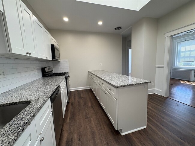 996 Chestnut St, Unit 2 in Newton, MA - Building Photo - Building Photo