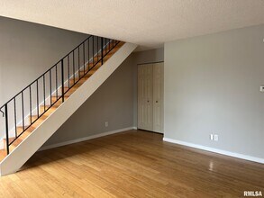 110 W Lake Shore Dr in Springfield, IL - Building Photo - Building Photo