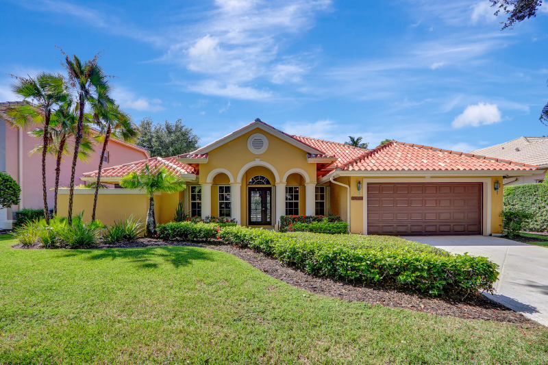 1097 Egret Cir N in Jupiter, FL - Building Photo