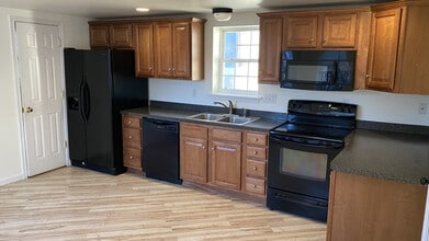 1294 N Mountain Rd in Harrisburg, PA - Foto de edificio - Building Photo