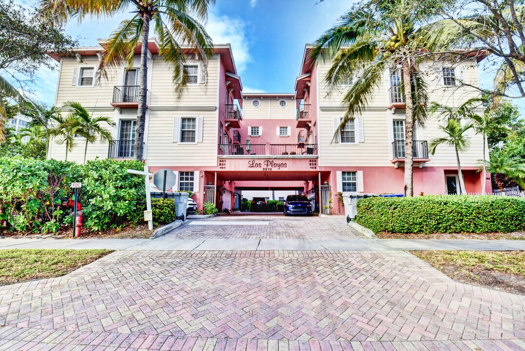 3213 NE 5th St-Unit -201 in Pompano Beach, FL - Building Photo