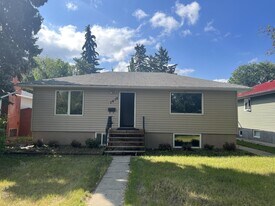 1418-1414 14 St E in Saskatoon, SK - Building Photo