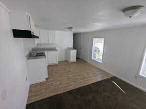 1009 Luan Way in Seven Points, TX - Building Photo - Building Photo
