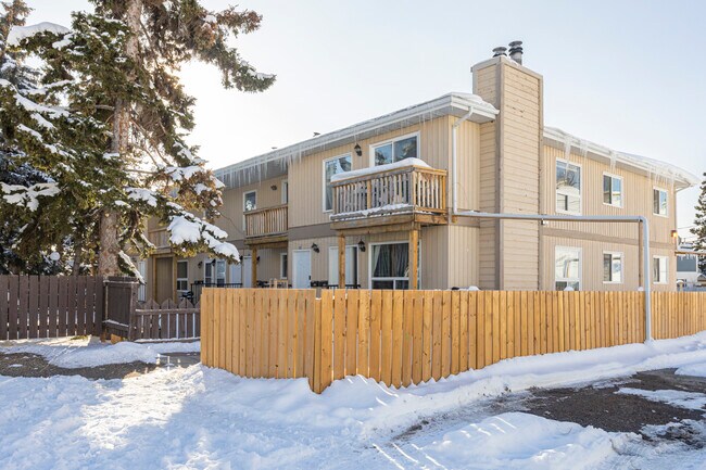 219 Huntington Park Bay NW in Calgary, AB - Building Photo - Building Photo