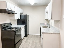 Village Square Apartments in Irving, TX - Building Photo