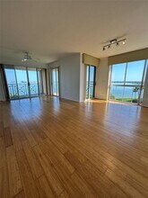 4737 Dolphin Cay Ln S in St. Petersburg, FL - Building Photo - Building Photo