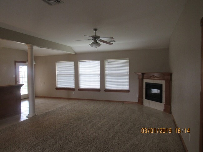 809 SE Brigadoon Way in Lawton, OK - Foto de edificio - Building Photo