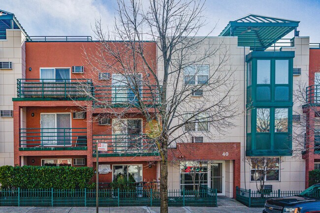 40 Bay Ridge Ave in Brooklyn, NY - Foto de edificio - Building Photo
