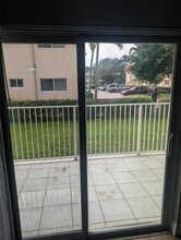 5820 NW 17th Pl in Sunrise, FL - Foto de edificio - Building Photo