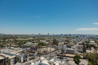 1155 N La Cienega Blvd, Unit 905 in West Hollywood, CA - Building Photo - Building Photo