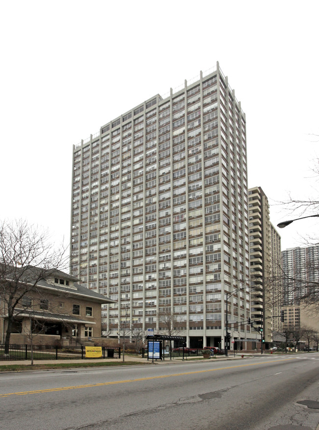 Granville Beach Condominiums in Chicago, IL - Building Photo - Building Photo