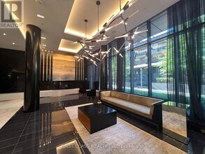 101 Erskine Ave in Toronto, ON - Building Photo - Building Photo