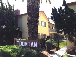 The Dorian in Los Alamitos, CA - Foto de edificio - Building Photo