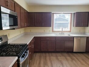 1323 W Main St in Stoughton, WI - Building Photo - Building Photo