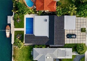 1560 Cleveland Rd in Miami Beach, FL - Building Photo