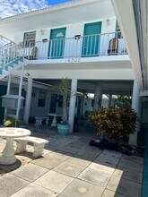 Seagrape One Apartments LLC in Lauderdale-by-the-Sea, FL - Foto de edificio - Interior Photo