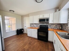 27064 Omni Ln in Punta Gorda, FL - Building Photo - Building Photo