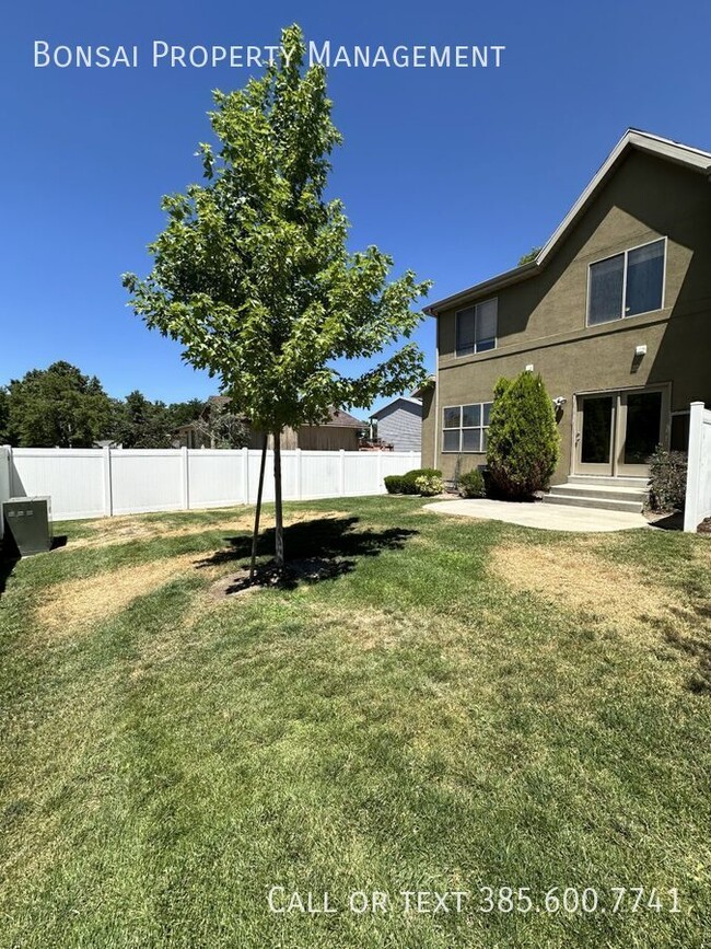 7122 S 420 E in Midvale, UT - Foto de edificio - Building Photo