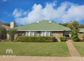 11837 Garden Terrace Dr in Dallas, TX - Building Photo