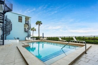 550 NE 21st Ave in Deerfield Beach, FL - Building Photo - Building Photo