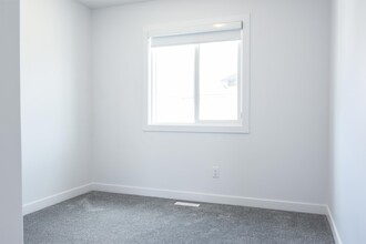 6548-65175 175 Ave NW in Edmonton, AB - Building Photo - Building Photo