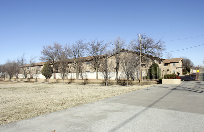 Villa De Fe in Bethany, OK - Building Photo - Building Photo