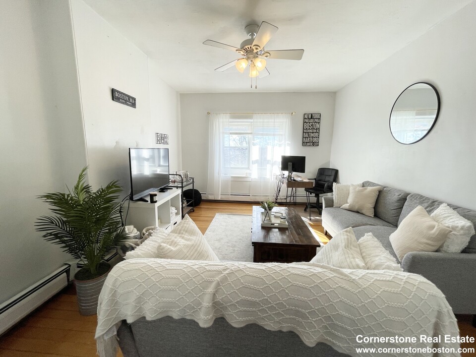 748 E 4th St, Unit 3 in Boston, MA - Foto de edificio