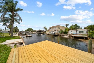 13715 Maria Dr in Hudson, FL - Building Photo - Building Photo