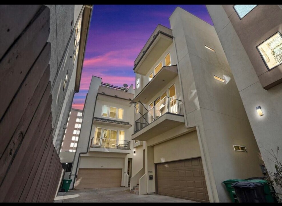 2312 Camden Dr in Houston, TX - Foto de edificio