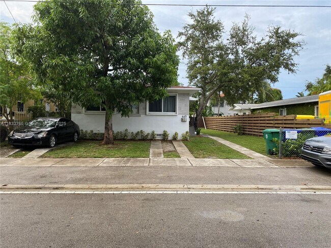 445 NE 70th St in Miami, FL - Building Photo - Building Photo