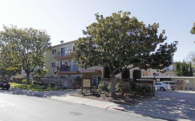 Sovereign Square in San Lorenzo, CA - Building Photo - Building Photo