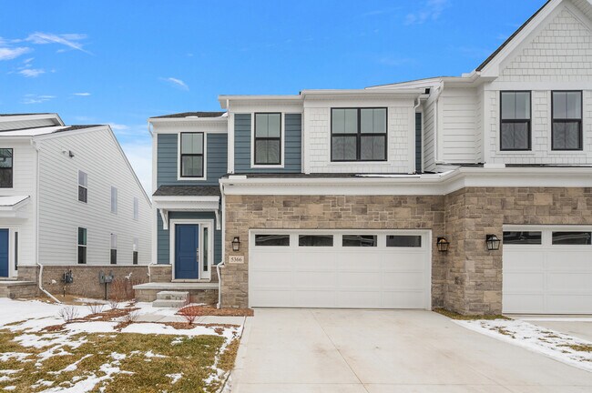 5366 Trl Vis Dr in West Bloomfield, MI - Building Photo - Building Photo