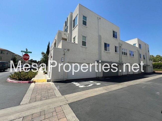 127 Macintosh Way in Upland, CA - Building Photo - Building Photo