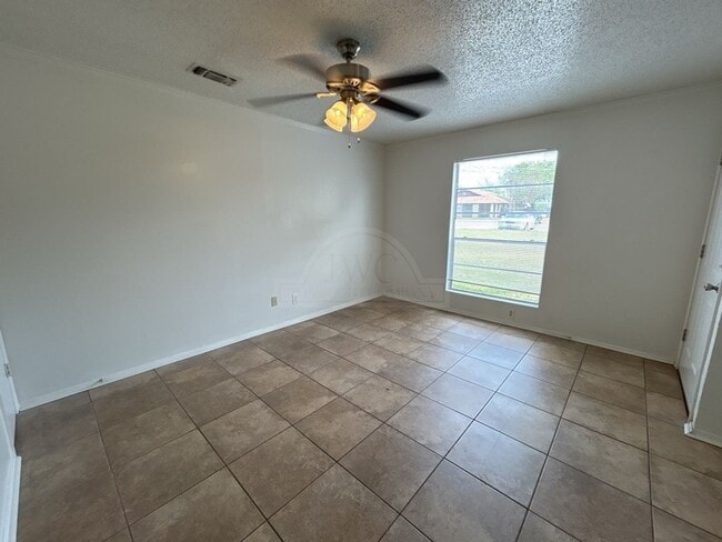 2106 N W S Young Dr in Killeen, TX - Building Photo - Building Photo
