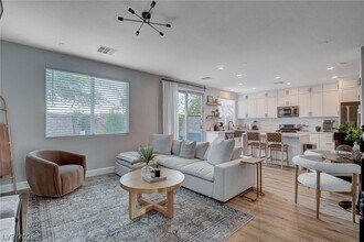 10400 Raining Sky St in Las Vegas, NV - Building Photo - Building Photo