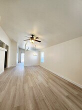 8472 W Gilmore Ave in Las Vegas, NV - Building Photo - Building Photo