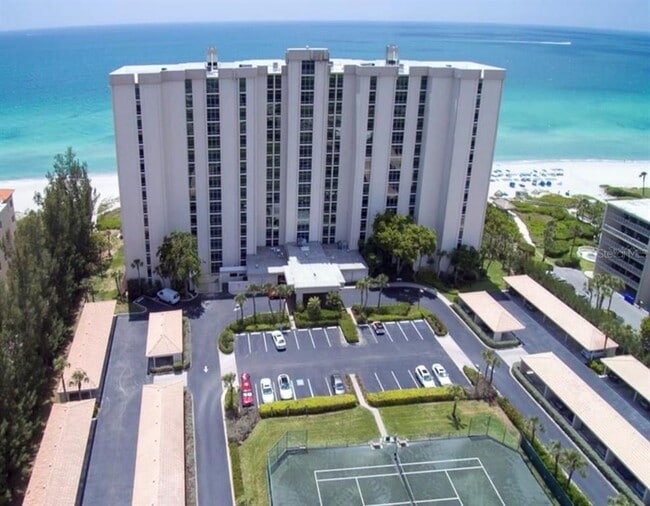property at 2425 Gulf of Mexico Dr
