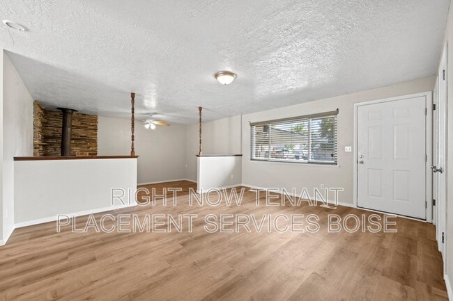306 W Maple Ave in Meridian, ID - Building Photo - Building Photo