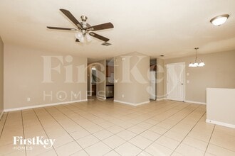 1212 E 108th Ave in Tampa, FL - Foto de edificio - Building Photo