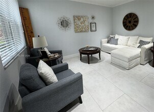 1527 Winterberry Ln in Weston, FL - Building Photo - Building Photo