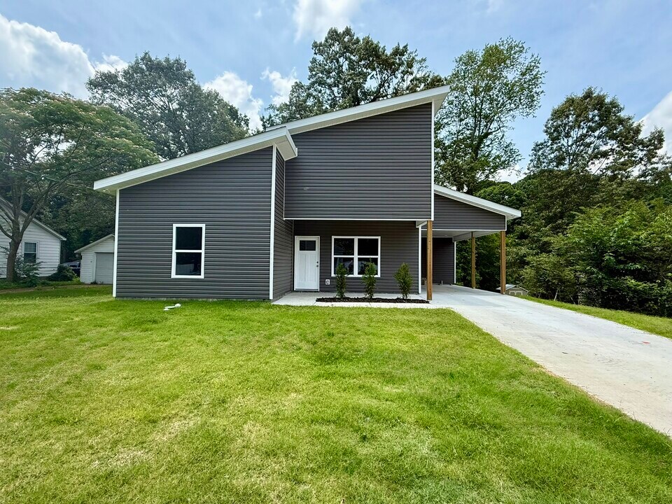 310 N 4th St in Benton, AR - Building Photo