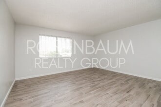 1050 W University Dr in Mesa, AZ - Foto de edificio - Building Photo