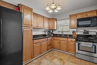 927 Gene Crescent in Chesapeake, VA - Building Photo - Building Photo