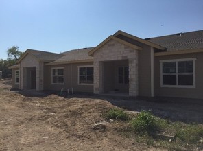 Bailey Square in Cuero, TX - Building Photo - Building Photo