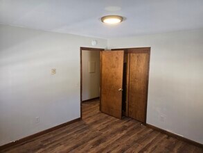 96 E Broadway, Unit B in Bangor, ME - Building Photo - Building Photo