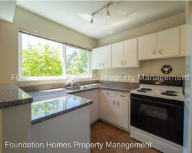 1115 Sir Francis Drake Blvd-Unit -Apt. 14 in Kentfield, CA - Building Photo - Building Photo