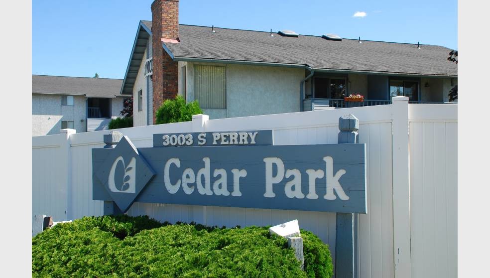 Cedar Park Apartments in Spokane, WA - Foto de edificio